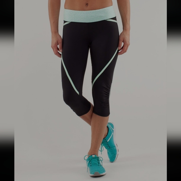 COPY - Lululemon Run: Pace Crop, Black / Petit Dot Fresh Teal / Fresh Teal, Siz… - Picture 5 of 14